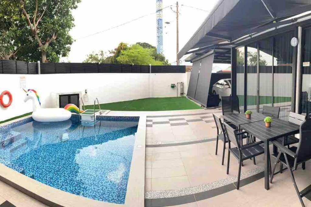Abbie'S Private Pool Villa Bukit Mertajam Penang Exterior photo