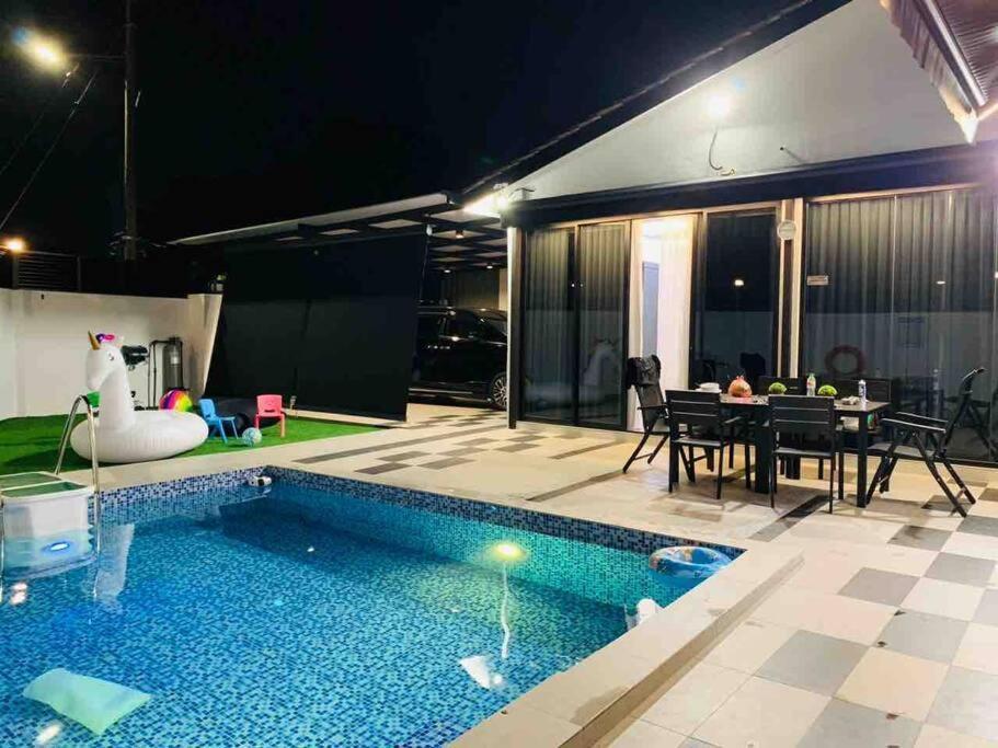 Abbie'S Private Pool Villa Bukit Mertajam Penang Exterior photo