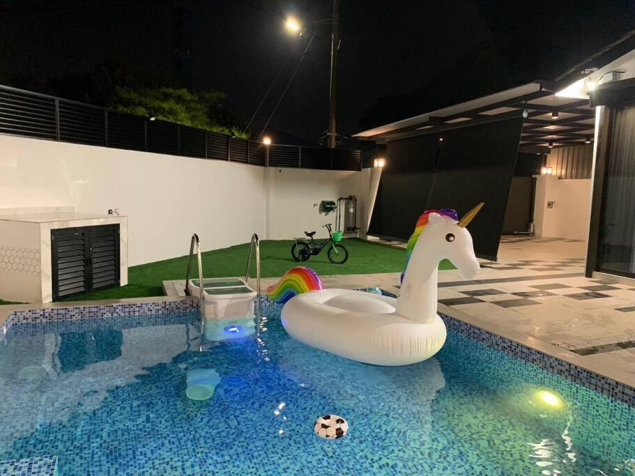 Abbie'S Private Pool Villa Bukit Mertajam Penang Exterior photo